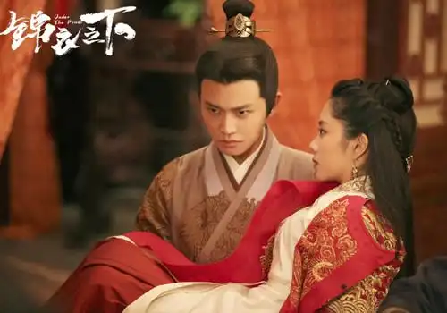 锦衣之下甜蜜情侣图片_谭松韵任嘉伦组cp