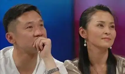 演员黄志忠,离婚那天出门后忍不住抱头痛哭,感觉最对不起儿子