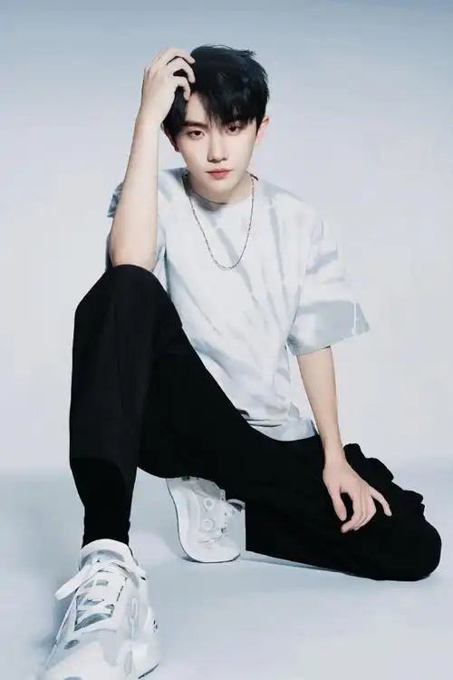 马嘉祺李宁运动青春产品全球代言人##时代少年团 李宁