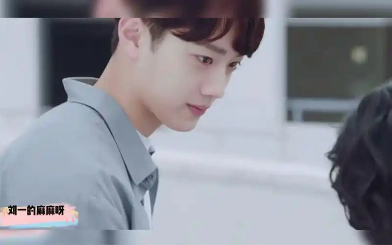 因为一盒巧克力,没想到梁又年的反应这么可爱!