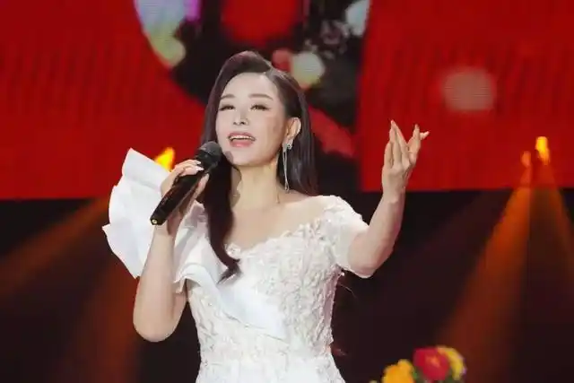 贺东久,黄华丽等知名歌唱家和词曲作家,他们与歌唱家谢名畅聊往事