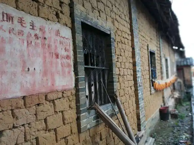 有历史年代的老房子,渐渐远离我们的生活                    精力去