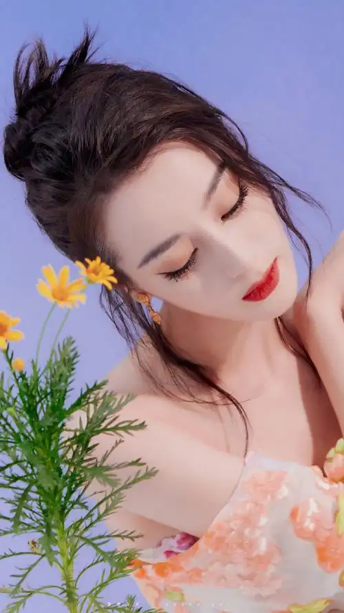 迪丽热巴是花仙子吧