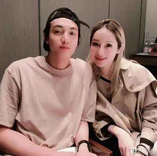 没有人知道萧亚轩下一任男友是谁,但肯定知道他的年龄不超过25岁