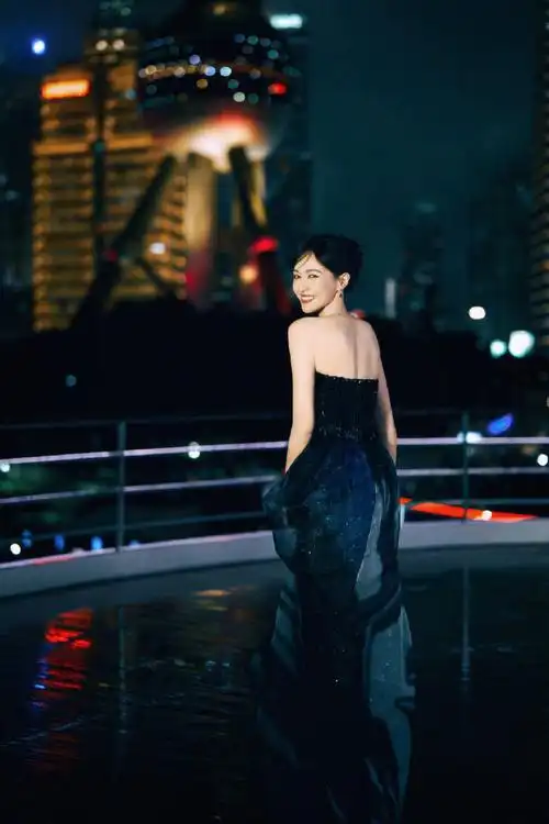 唐嫣上海雨夜大片