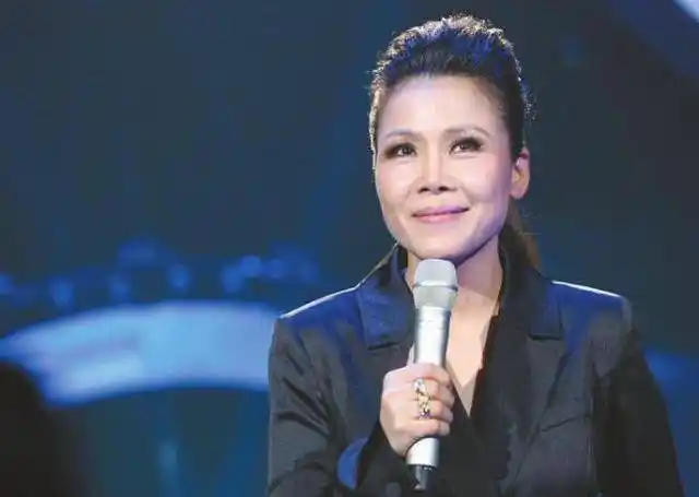 1984年的时候18岁的田震就发行了个人首张专辑《美丽的港湾》.