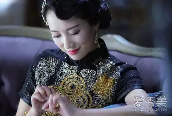 早前《远大前程》曝光的"乱世群芳"预告中,李念旗袍亮相身段优雅,极具