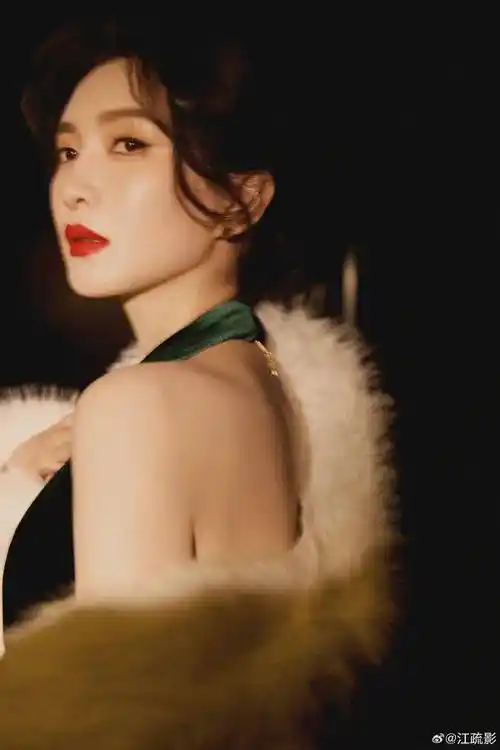 著名女星江疏影今年在微博上发布了多组靓丽写真,魅力不可小觑!