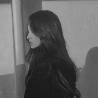 女生黑色系头像霸气高冷站在回忆里不肯出去