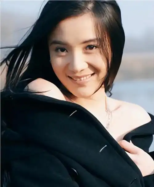 谜一样的宋佳,抛弃陈龙,后游走2个已婚男人之间,现与才子同居