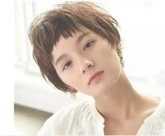 女生碎发短发发型图片 碎发短发如何打理迷人