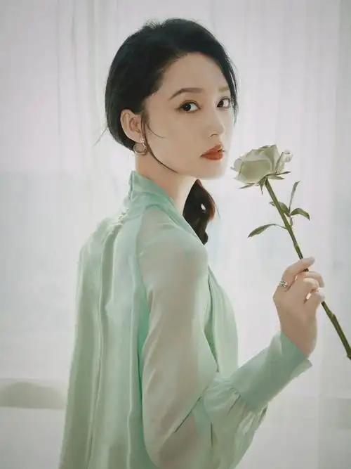 女星李沁写真集:如画美人,天之骄女