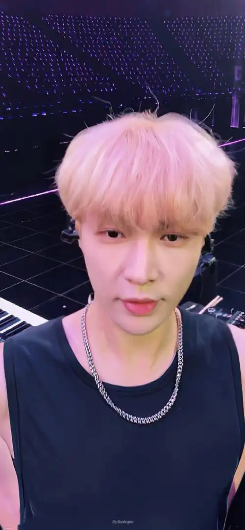 张艺兴边直播边彩排#太可爱噜93@张艺兴