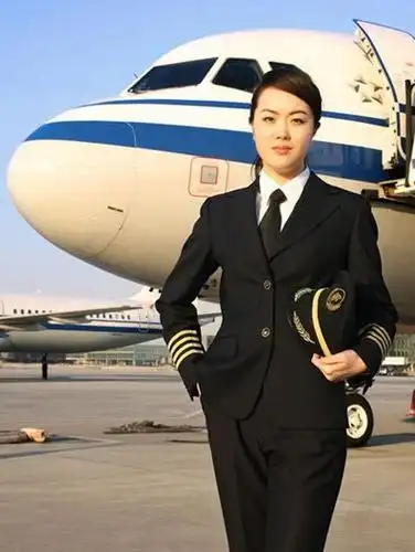 29岁国航最美女机长写真