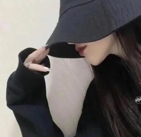 不露脸女生头像:费尽心思逗你笑却输给了那个让你哭的人