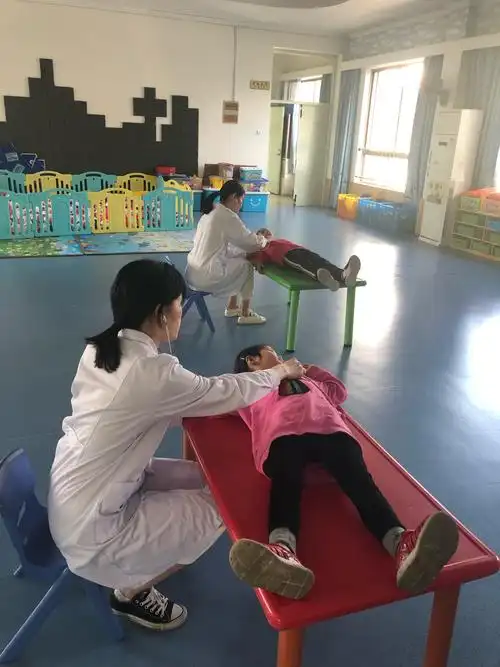 健康体检,快乐成长----记斜桥镇中心幼儿园"六一"体检