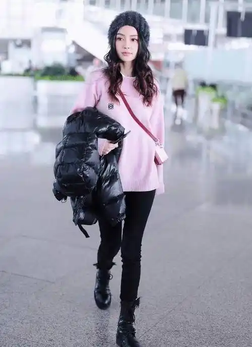 求杨颖别再穿无痕裤了!别人80斤都穿不进,她却穿出"电棒腿"