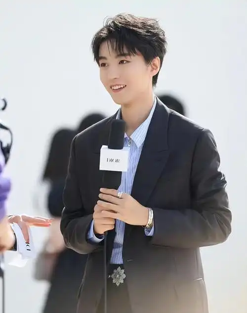 王俊凯发文为高考生加油!随手发的一条微博,意外押中高考作文题