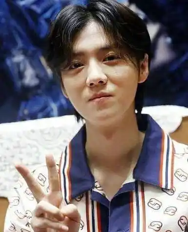 原创原创29岁鹿晗被摄影师抓拍没了十级滤镜粉丝严重怀疑关晓彤的审美