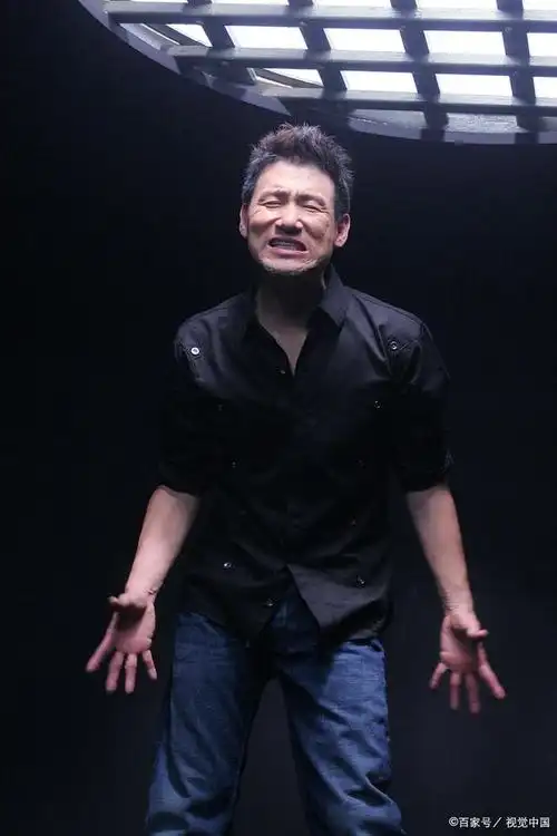 现年61岁的香港歌手张学友纵横歌坛多年,曾唱红《吻别》,《祝福》