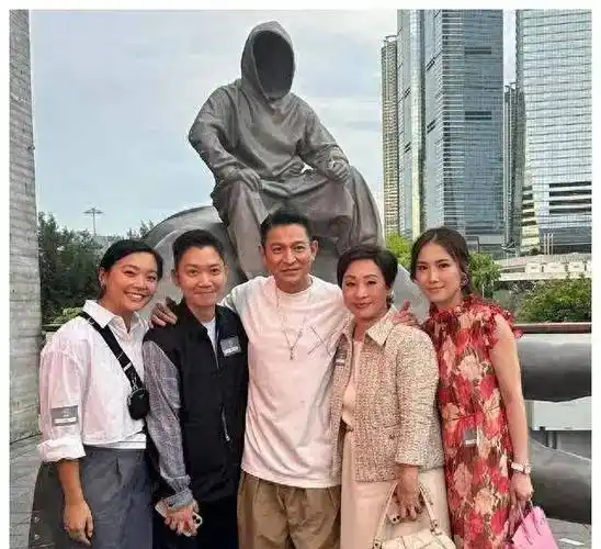刘向蕙,一出生身价上亿,是明星圈里最低调的掌上明珠_朱丽倩_妻子