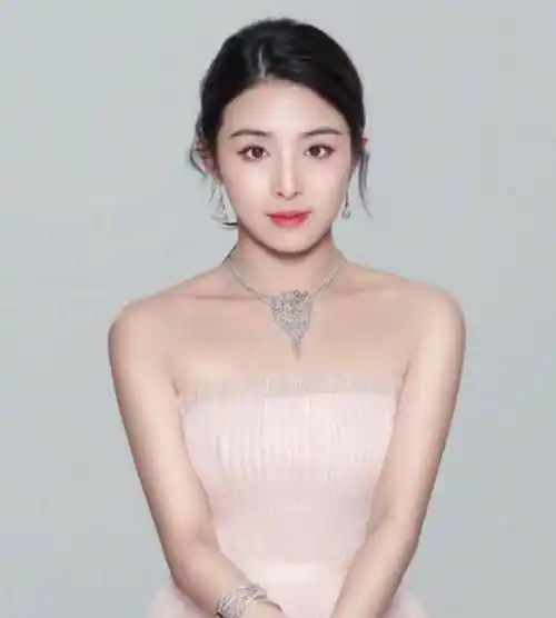 18岁被曝八卦,消失16年后惊艳回归,网友称她为德云社少奶奶_张含韵