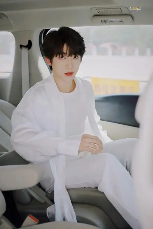 创造营2021学员刘宇 "着迷于你眼睛 银河有迹可循"