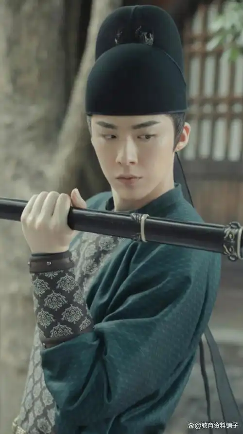 《长歌行》是一部以李长歌为主要角色的古装历史题材电视剧,由