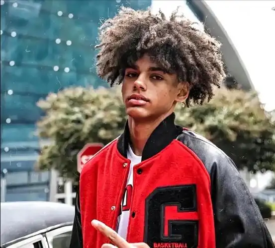 美国高中生帅哥黑皮肤