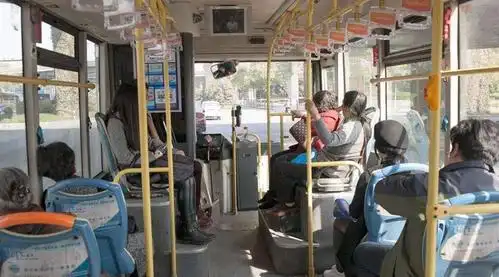 为什么越来越多的人坐公交车时,不愿意给老人让座了?看完解惑了