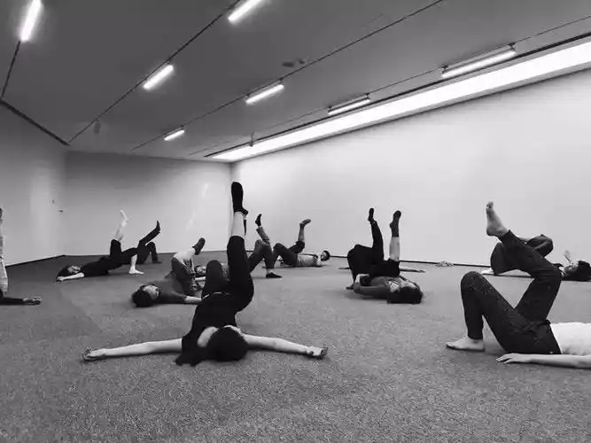 【ms侯莹舞蹈剧场现代舞工作坊】地面放松与拉伸组合