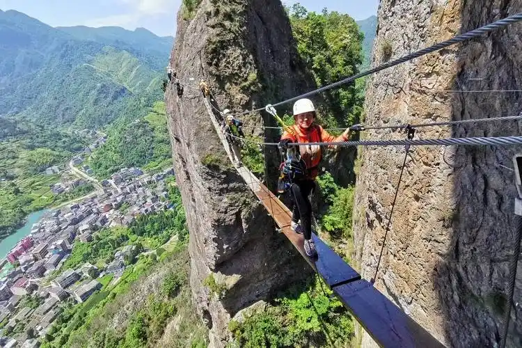 雁荡山飞拉达致敬经典勇攀高峰
