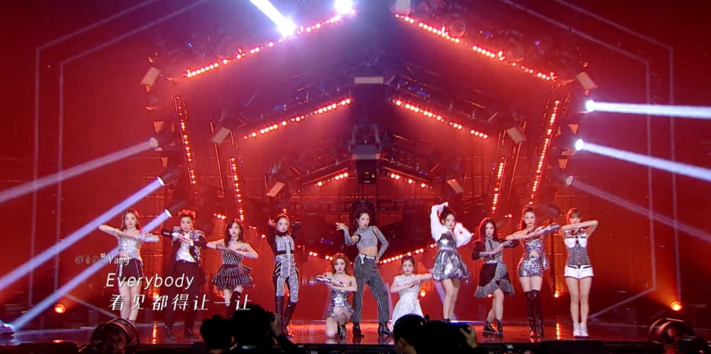 《炙热的我们》热播,火箭少女101来袭,吴宣仪舞蹈动作引争议