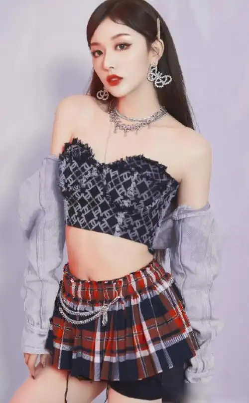 孔雪儿身高168却偏爱短装站舞台上跳舞时才明白她的用意