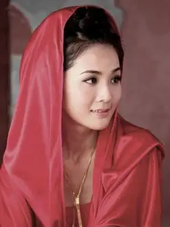 唐小婉/宁馨(蔡卓妍饰演)