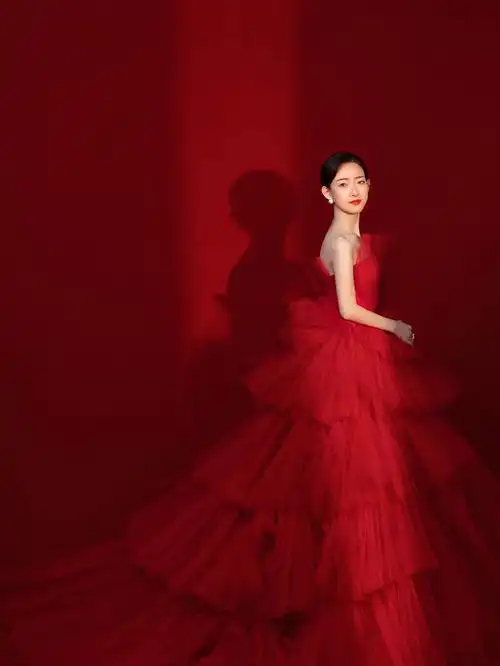 你的婚纱照里就缺这么一组绝美红色婚纱