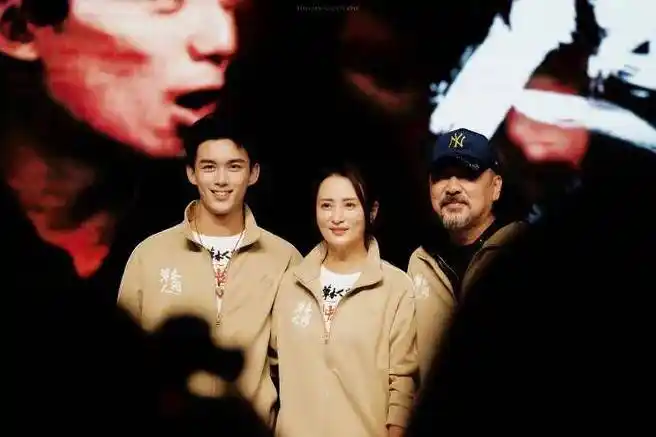 原创一口一个四大爷吴磊和陈建斌的错位神图真的是爆笑了哈哈哈