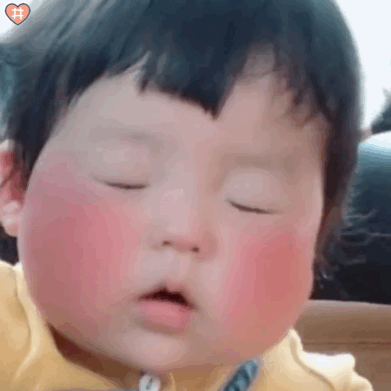 萌娃丸子妹表情包动图小红脸蛋丸~眨眼睛好可爱前面是正常版本 后面是