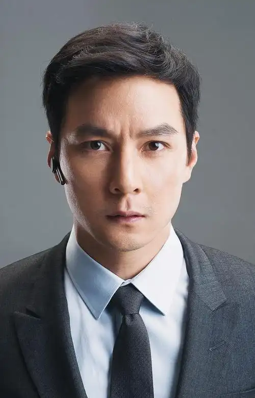 当年的小胖子逐渐蜕变成了帅小伙,都说上帝是公平的,但却偏心了吴彦祖