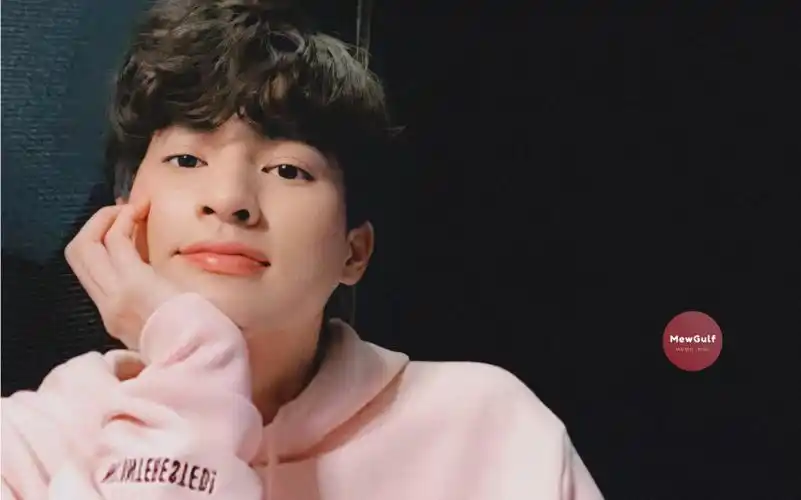 gulfkanawut和糕糕一起看烟花秀情人节快乐ig直播