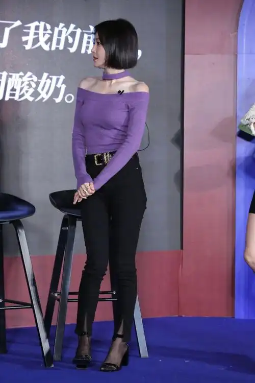 165cm的身高和46kg的体重让她看上去格外的娇小玲珑,怪不得