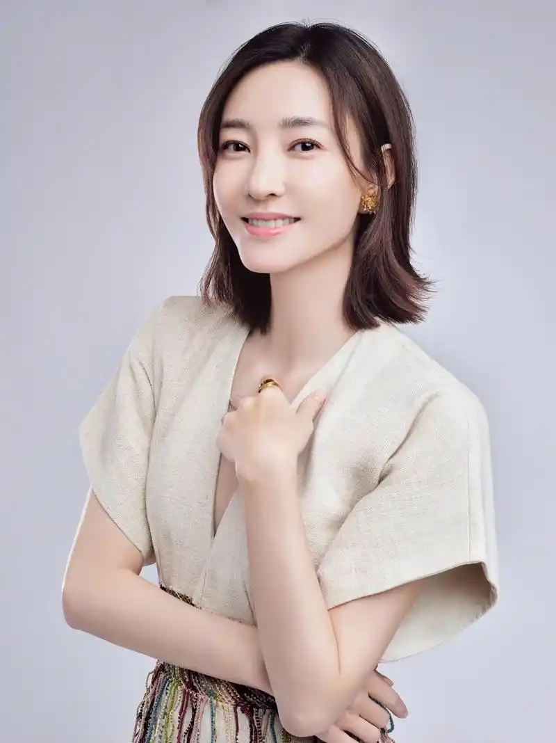 王丽坤:貌美如花,气质优美