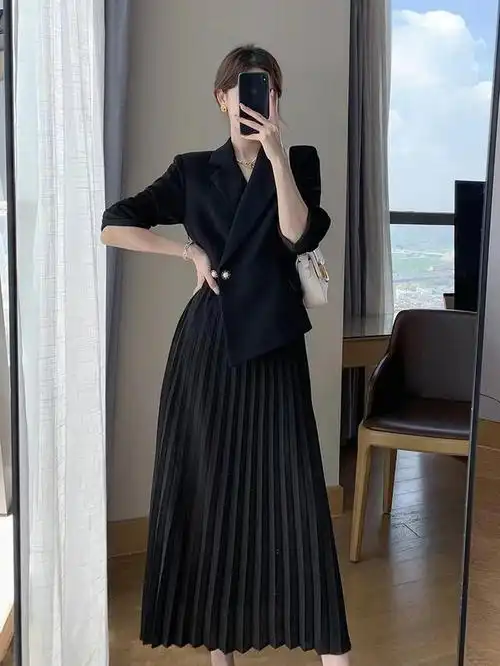 裙子要精不要多今年夏天有这条小黑裙就够了