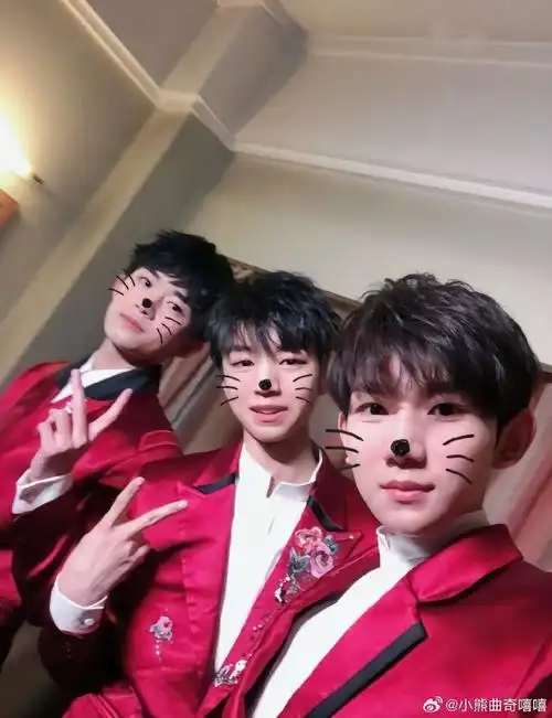 tfboys超话三小只个个时期的合照他们三个待在一起真的好开心