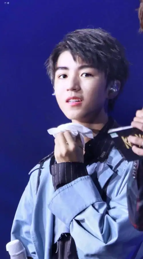 王俊凯的小虎牙合集是不是可爱过头了