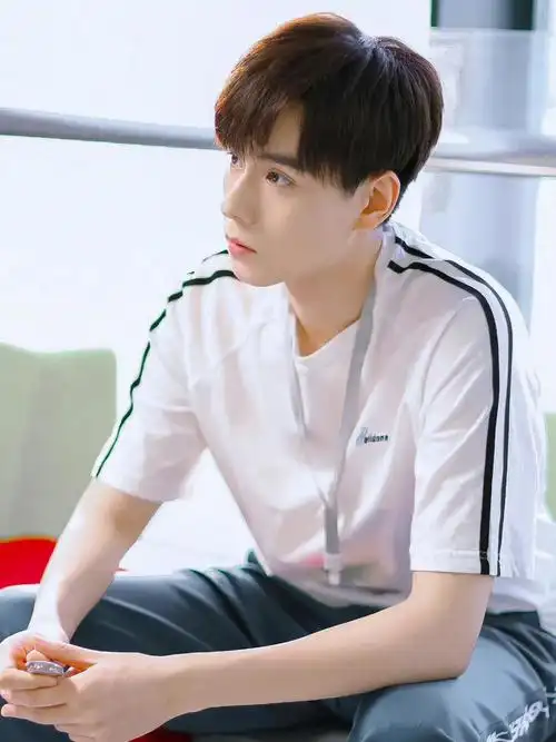 拜托多看胡一天侧颜超帅的好吗