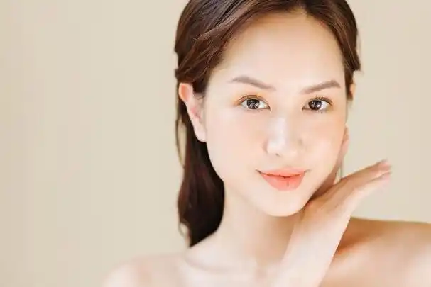 皮肤暗黄无光的女人,每天坚持做这4件事,不会错!