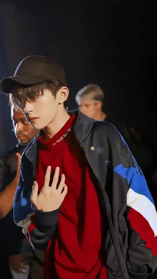 易烊千玺壁纸:好看到炸裂啊!这是什么神仙颜值!太美了 - 知乎