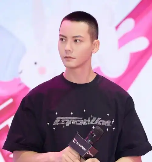 潮男超短寸头发型,别再说寸头是精神小伙发型了