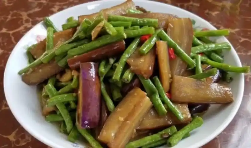 一把豆角一个茄子,教你做出下饭的家常菜,做法简单味道好